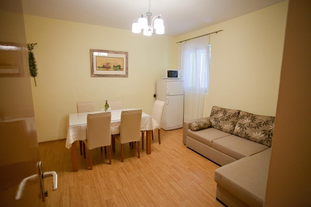 Apartment Anka Бибине Стая снимка